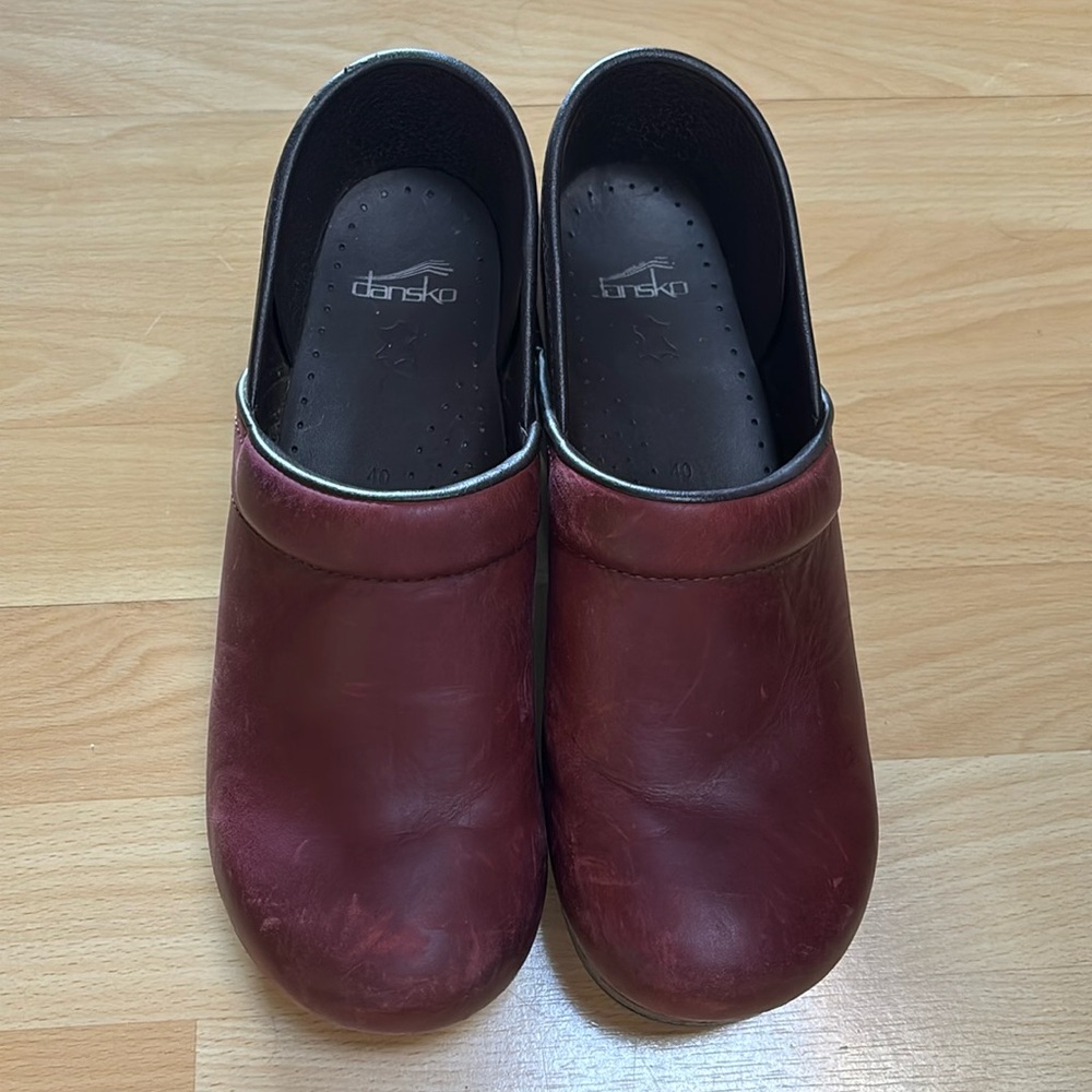 Dansko Professional Clogs, Burgundy Color, size EU 40 US 9.5-10